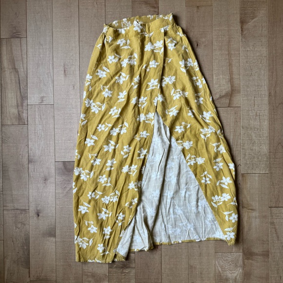 Billabong Floral Smocked Skirt - Picture 7 of 11